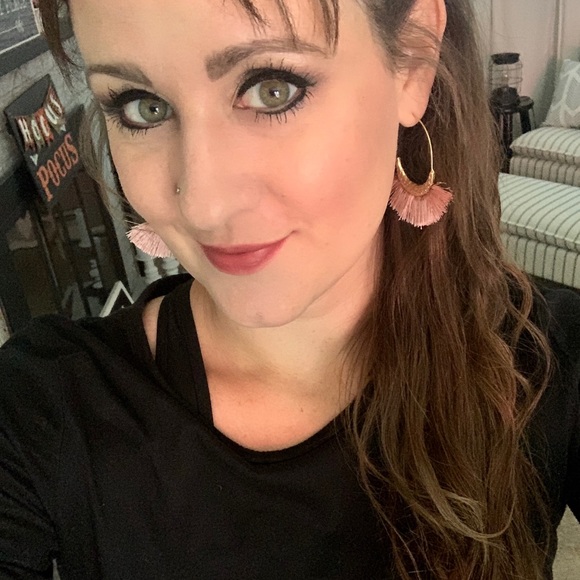 Meet your Posher, Stephanie - Picture 1 of 1